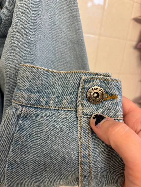 The Style Between Us Blue Denim Jean Jacket Size Medium Y2K Cotton Cropped - Picture 4 of 7